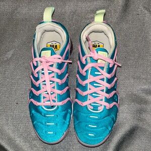 Nike Women’s Easter Vapormax Plus  size 6